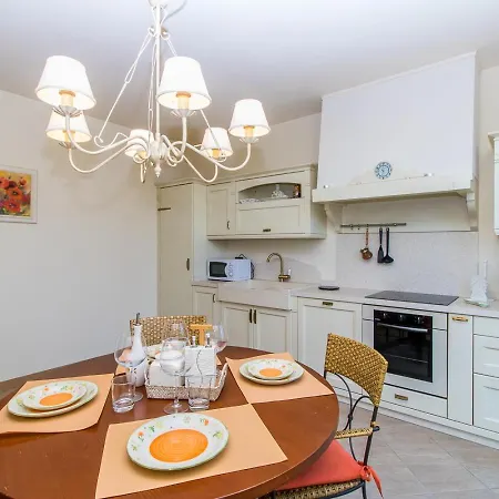 Tulipani 11 - Tremezzina Apartment